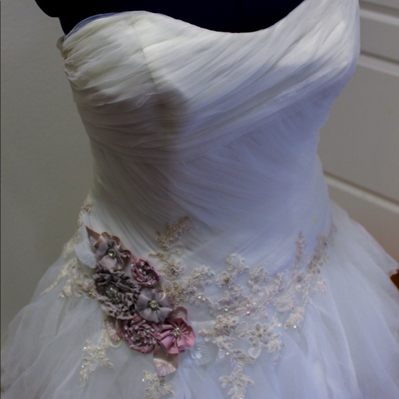 Alfred Angelo Disney Wedding Dress - Sleeping Beauty - Picture 2 of 15